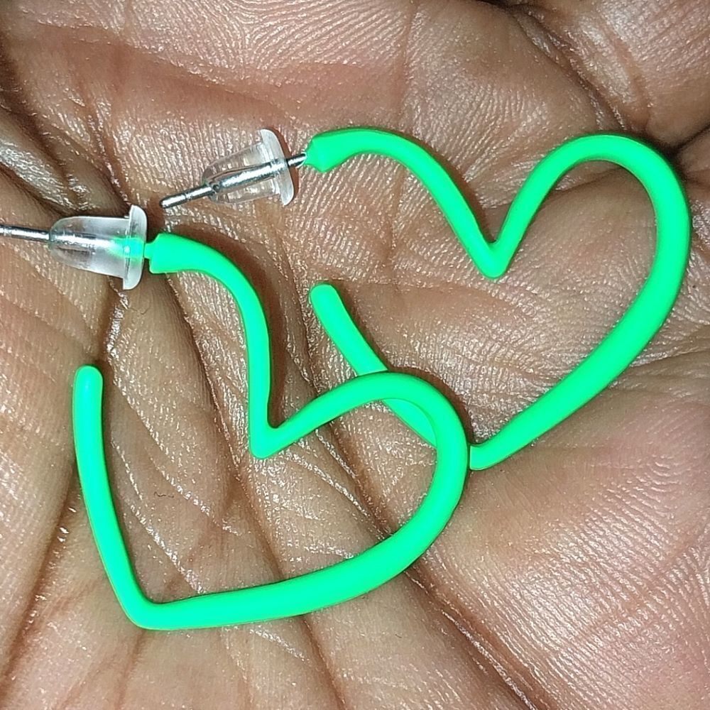 Super cute, heart-shaped fashion earrings